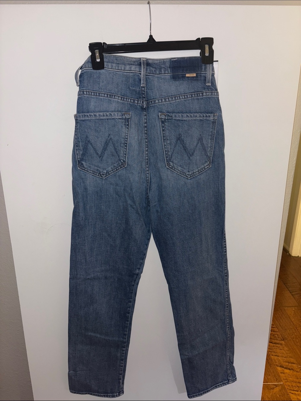 MOTHER Superior Women’s Faded Blue Relaxed Jeans - Picture 5 of 7
